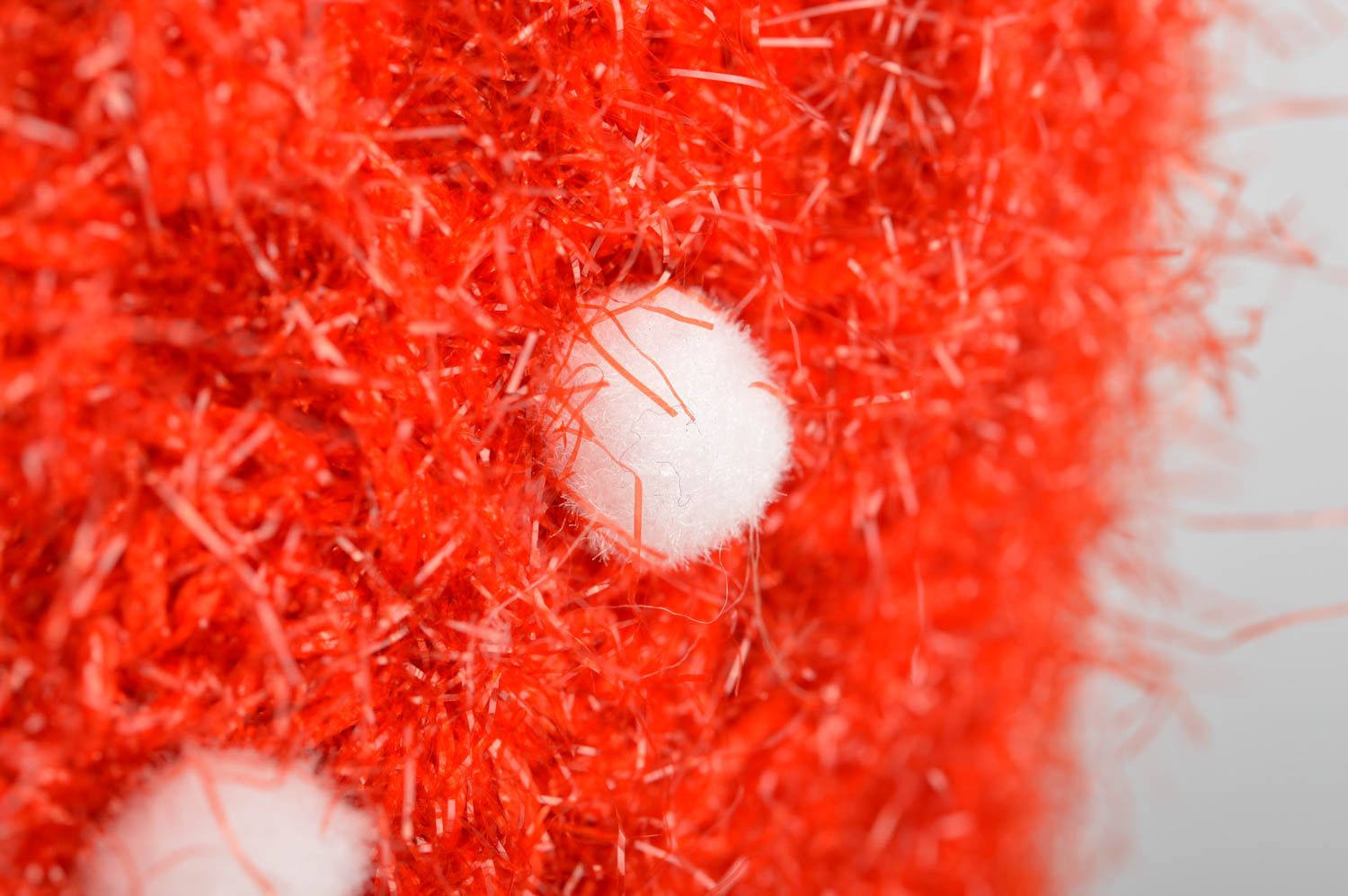 Интерьерная подвеска в виде вязаных крючком красных кубиков из акрила хэнд мэйд фото 4