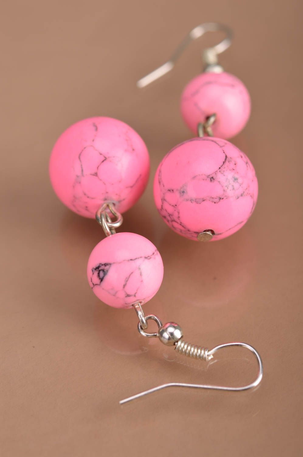 Handmade Kugel Ohrringe mit Perlen schön rosa lang originell für Mädchen foto 5