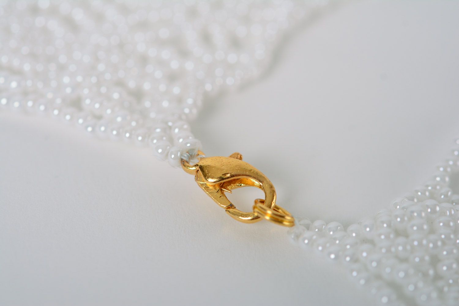Joli collier en perles de rocaille fait main blanc ajouré massif pour femme photo 5