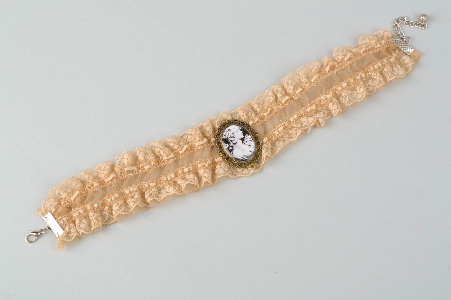 Gentle beige lacy handmade necklace photo 4