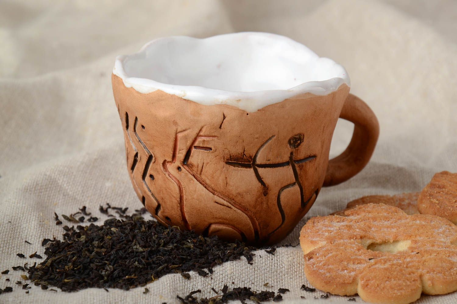10 oz clay glazed coffee cup with white glaze inside with handle and ancient time pattern 0,43 lb photo 1