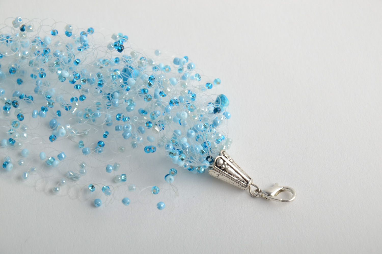 Bracelet en perles de rocaille tchèques léger bleu ciel fait main pour femme photo 3