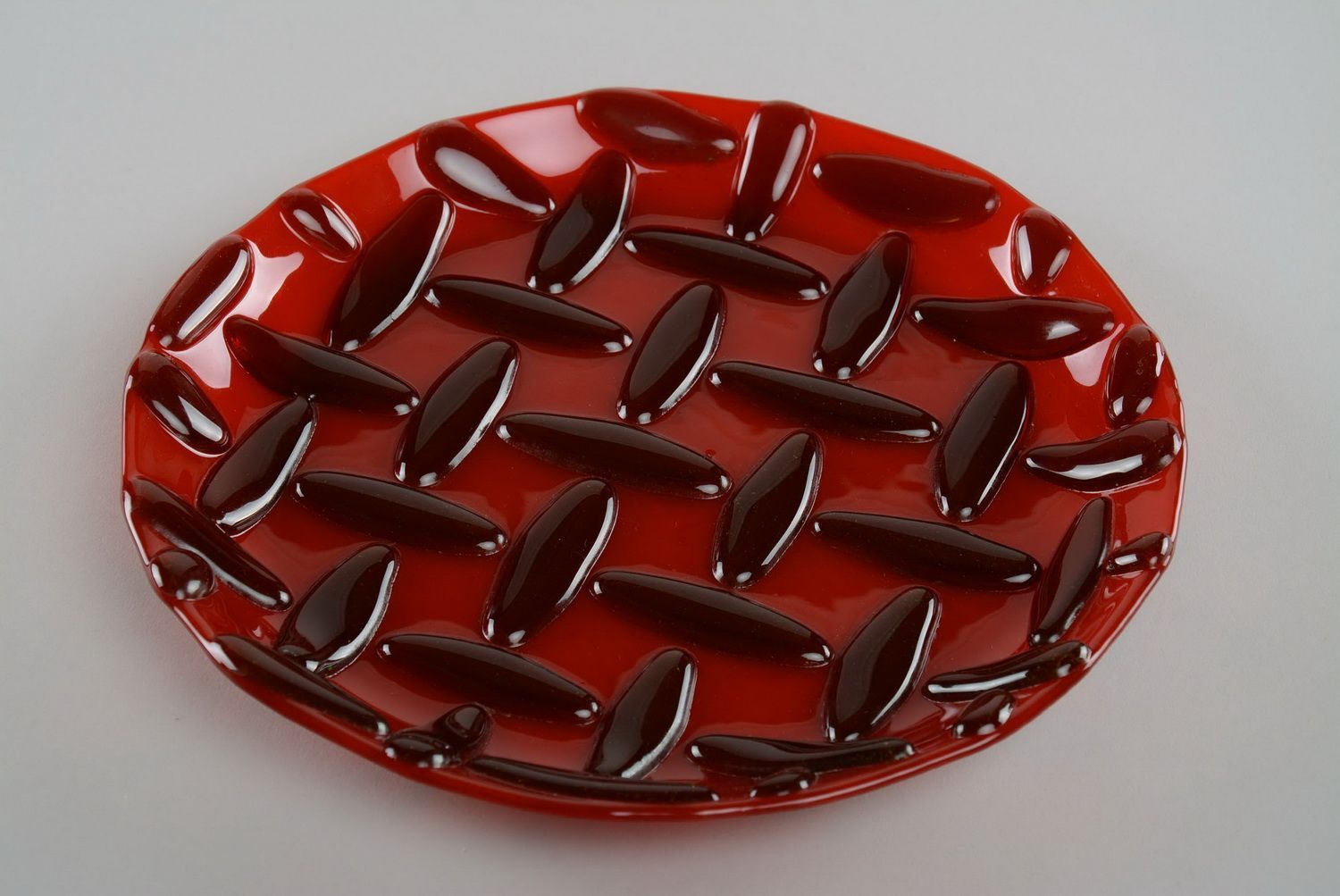 Стеклянная тарелка в технике фьюзинг Листики фото 3