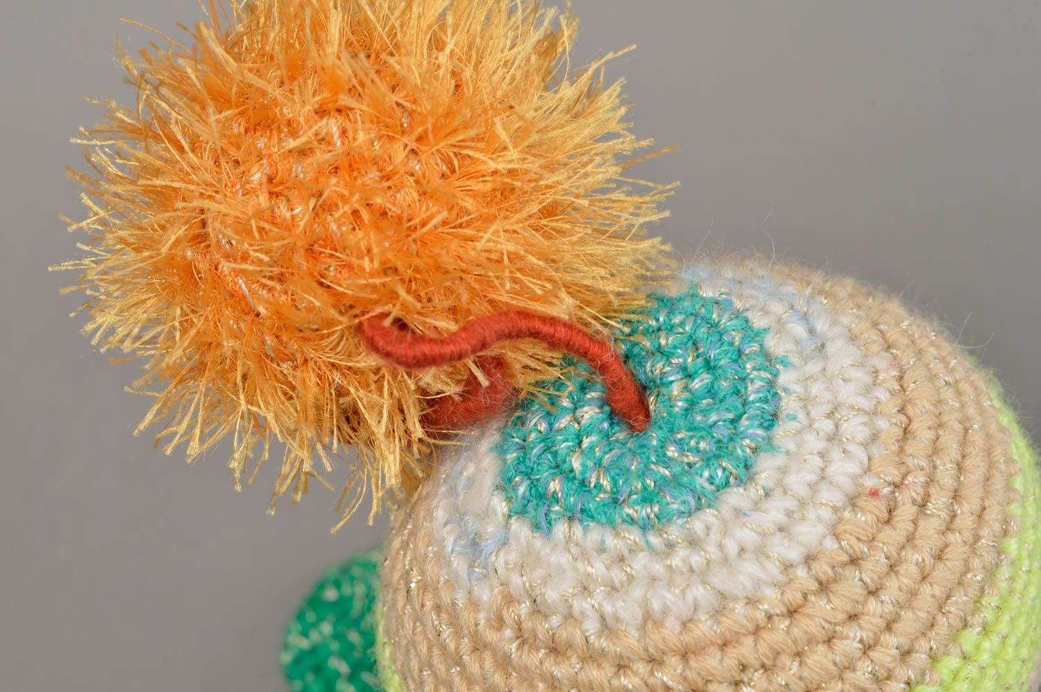 Peluche extraterrestre tricotée au crochet multicolore amusante faite main photo 5