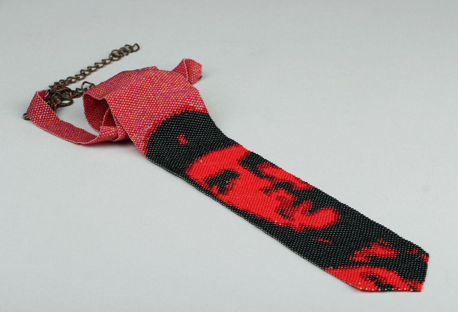 Tie made of japanese beads Che photo 1