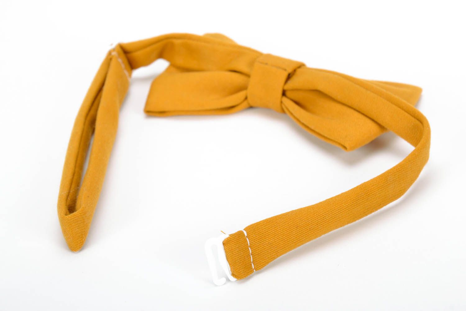 Gravata-borboleta de tecido feita à mão em cor de mustarda foto 3