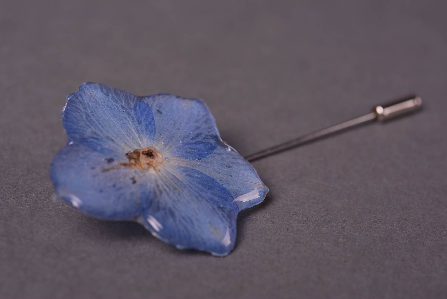 Broche bleue Bijou fait main fleur naturelle résine époxyde métal Cadeau femme photo 3