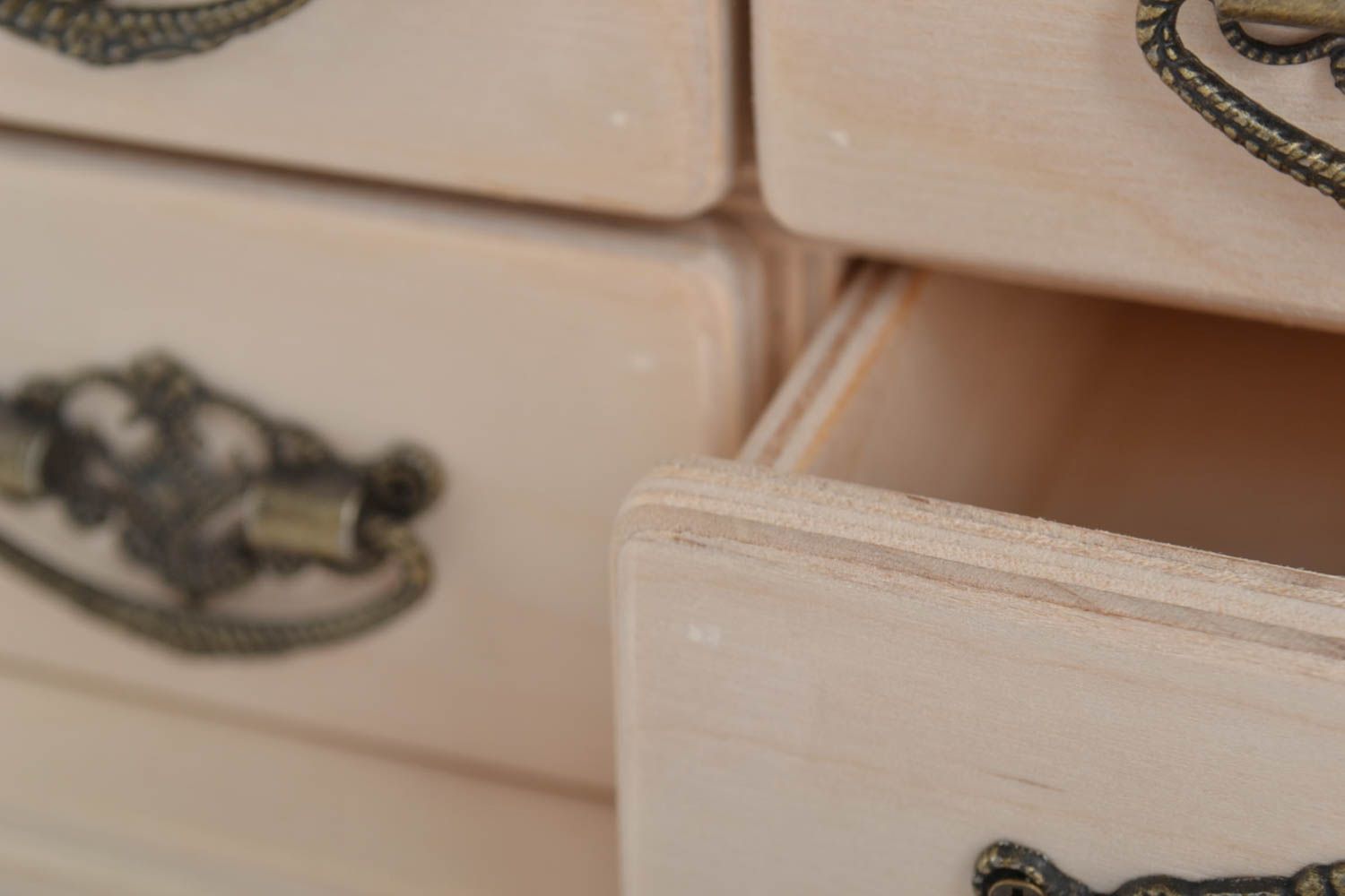Boite avec tiroirs Commode miniature fait main en bois brut Boîte à décorer photo 4