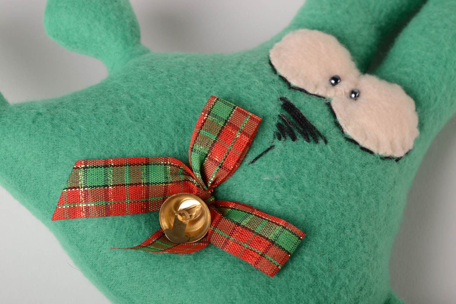 Muñeco de tela juguete artesanal peluche original conejito verde con lazo foto 5