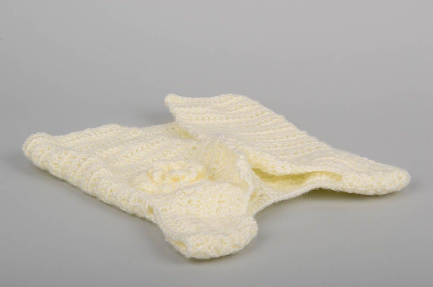 Gilet sans manche fille fait main tricoté au crochet blanc Vêtement enfant photo 3