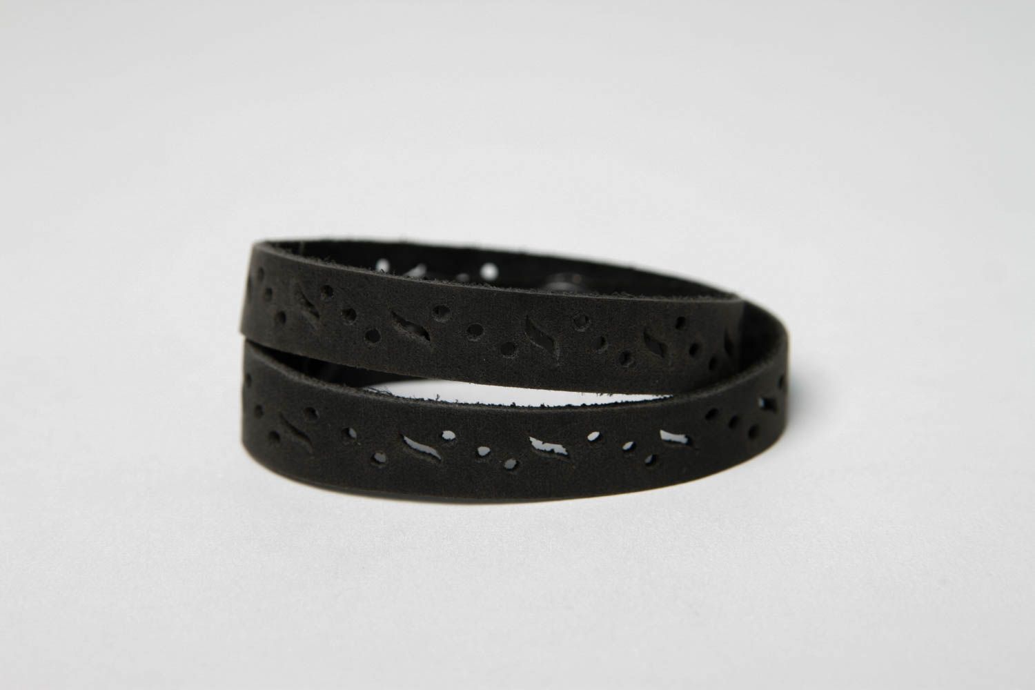 Bracelet en cuir noir Bijou fait main à motifs design Cadeau pour femme photo 3
