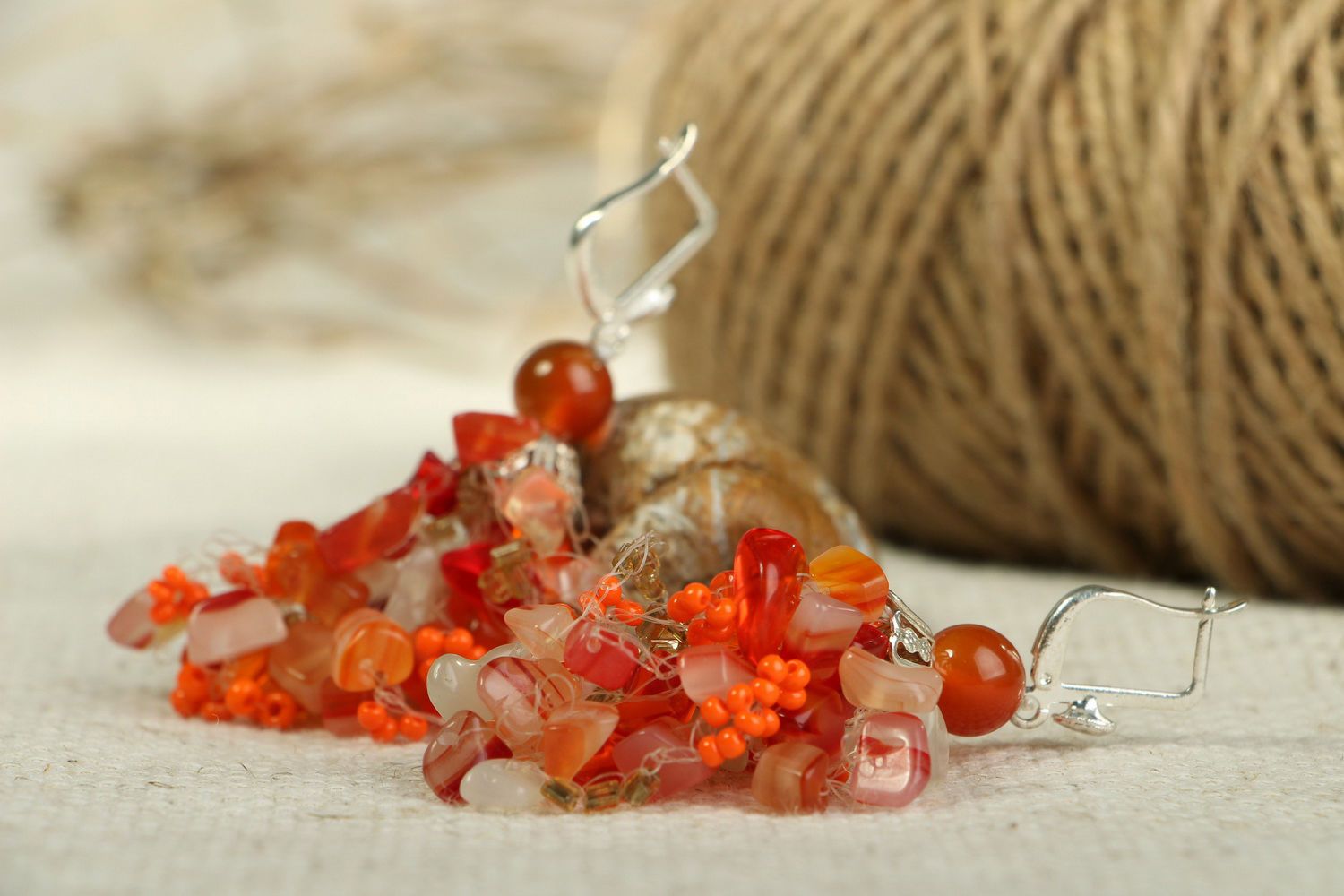 Boucles d'oreilles avec cornaline et perles de rocaille tchèques  photo 2
