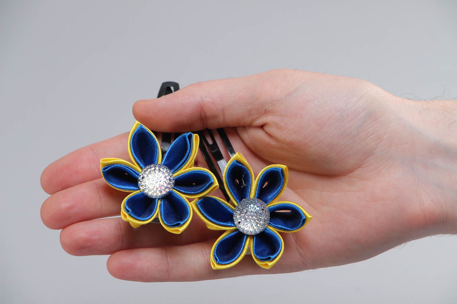 Ensemble de pinces à cheveux fleurs kanzashi faites main bleu-jaune 2 pièces photo 5