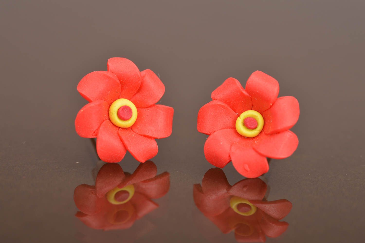 Cute handmade nice red earrings made of polymer clay in shape of flowers photo 5