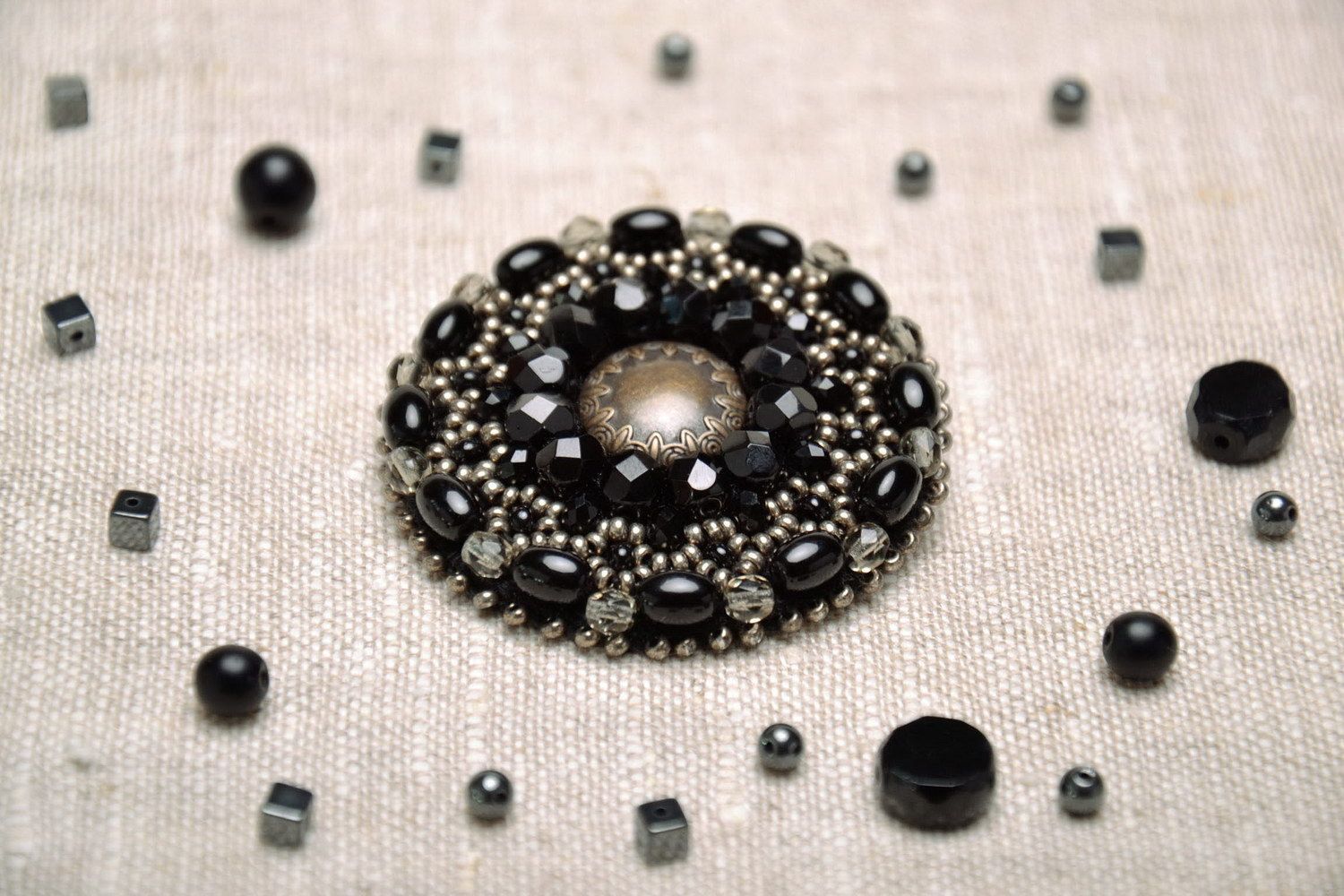 Brooch with crystals and beads photo 5