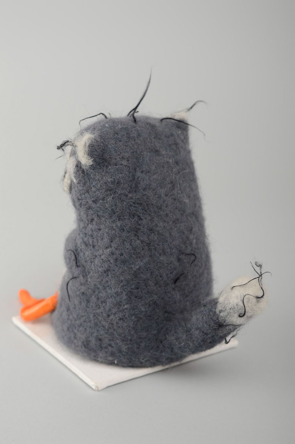 Jouet décoratif en laine feutrée fait main Chat avec saucisses photo 3