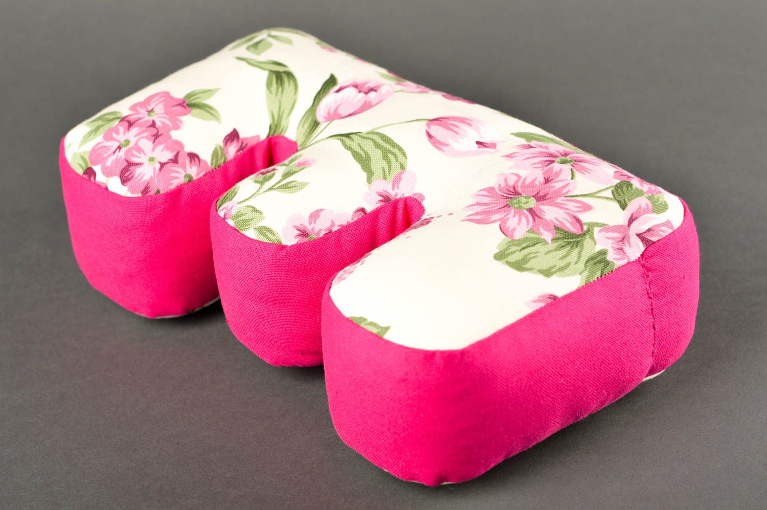 Декоративная подушка ручной работы подушка-буква Е розовая подушка на диван фото 5