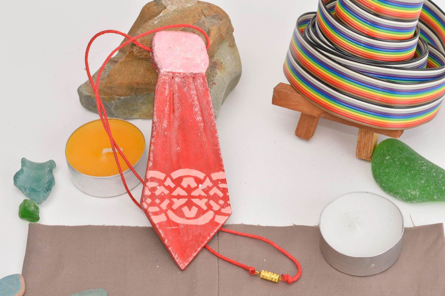 Roter gemusterter Schmuck Anhänger handmade Designer Schmuck Accessoire für Frau foto 1