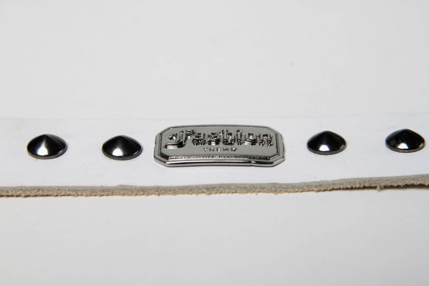 Bracelet cuir Bijou fait main large blanc design Accessoire en cuir original photo 4