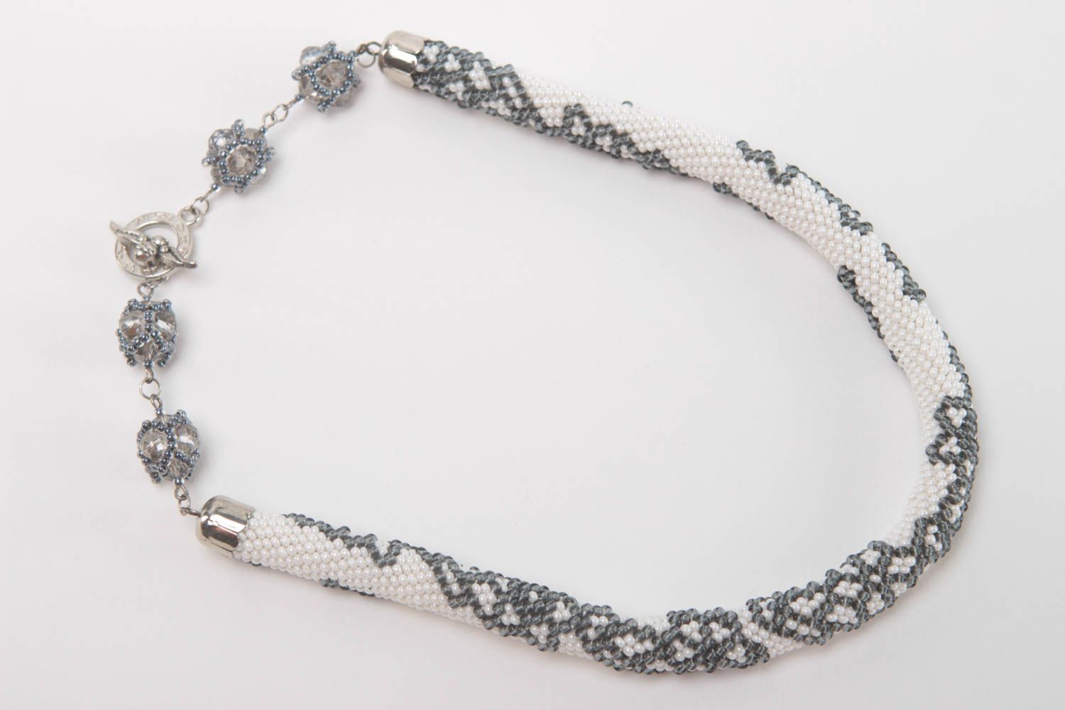Collier spirale Bijou fait main blanc gris perles rocaille Accessoire femme photo 2
