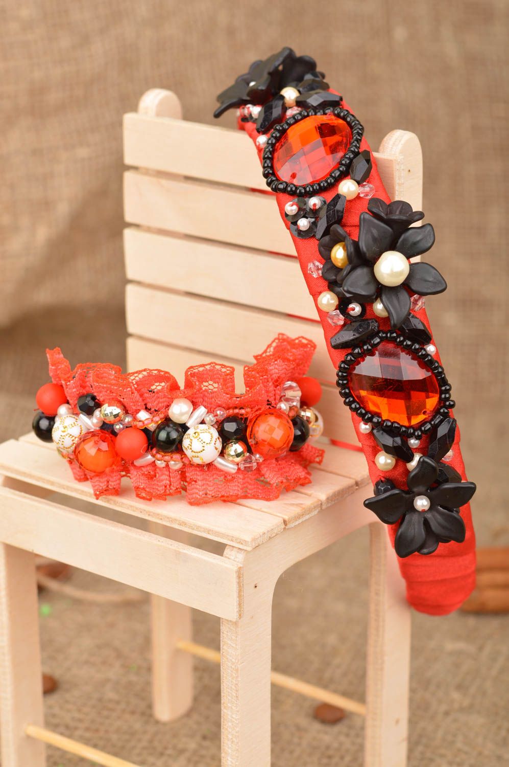 Schmuckset mit Perlen Armband und Haarreif in Rot und Schwarz handmade für Frau foto 1