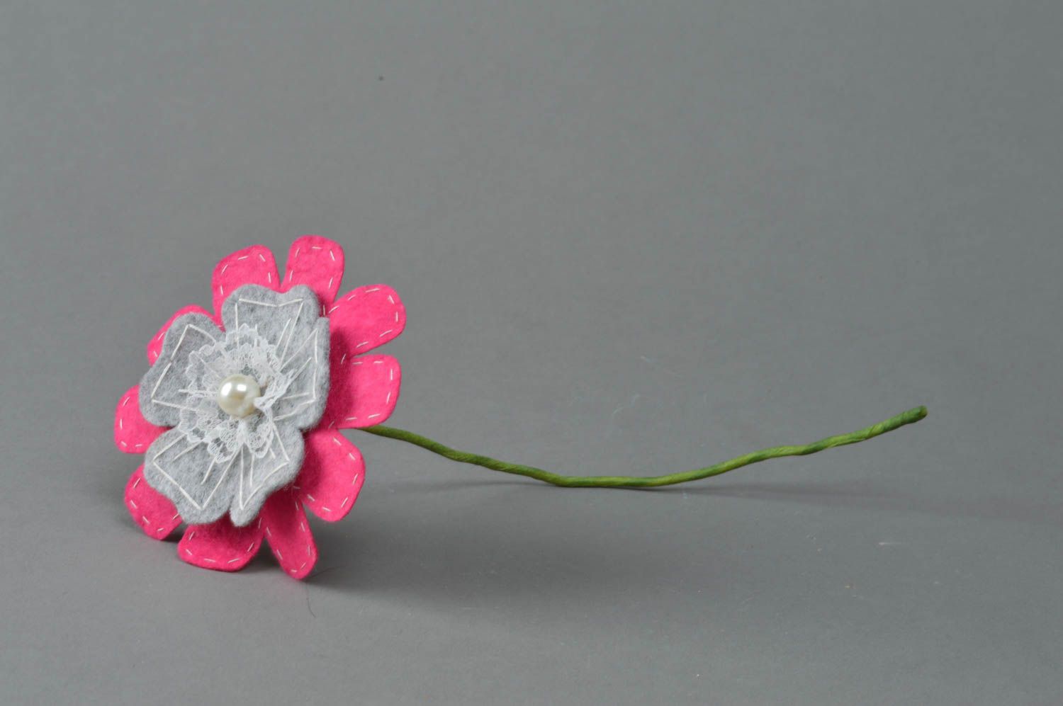 Декоративный цветок из фетра игрушка для ребенка или декора ручной работы фото 1