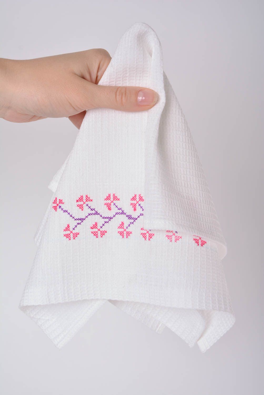Deko Serviette mit Stickerei aus Baumwolle mit Blumen Muster handmade in Weiß  foto 3