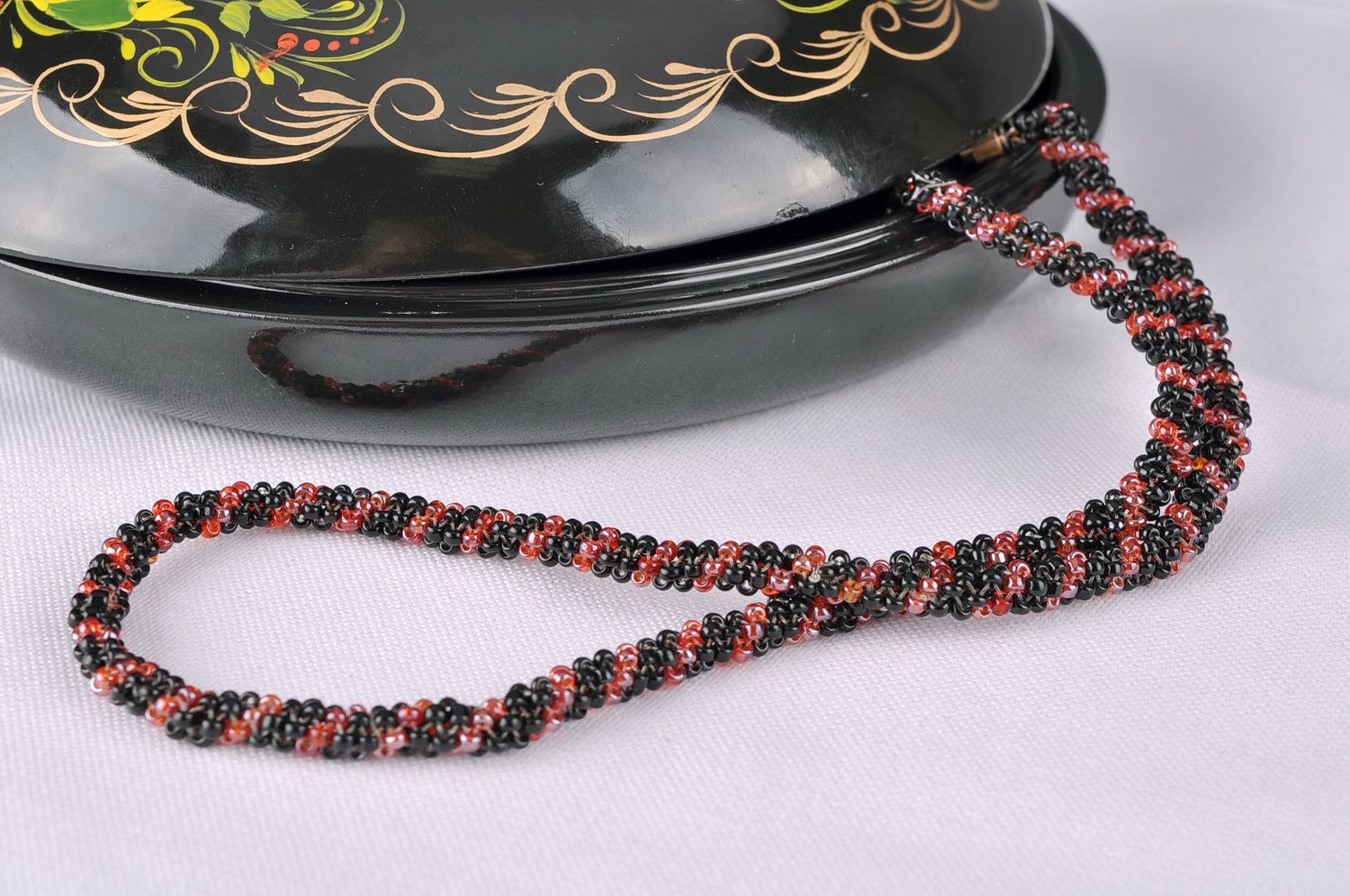 Bracelet-necklace made of chinese beads photo 2