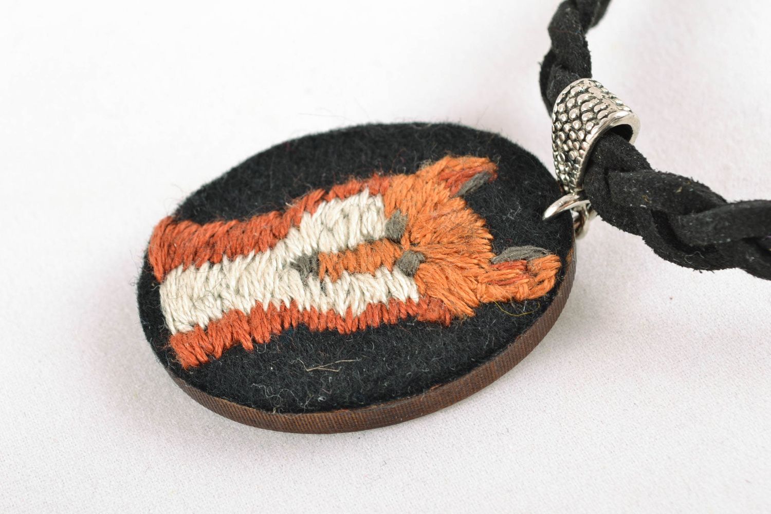 Embroidered pendant with cord photo 3