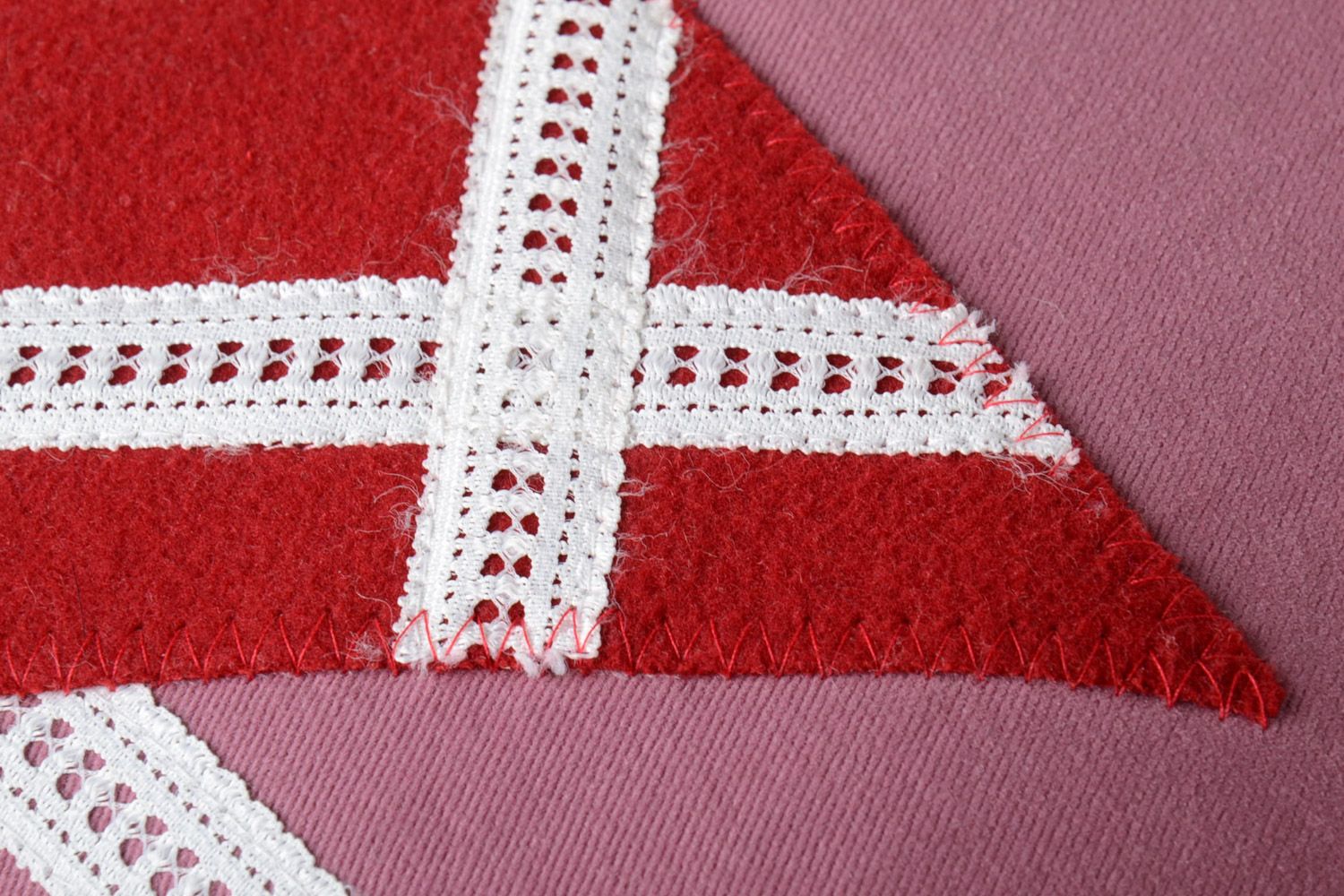 Petit coussin décoratif fait main rose avec taie détachable de design Cœurs  photo 3