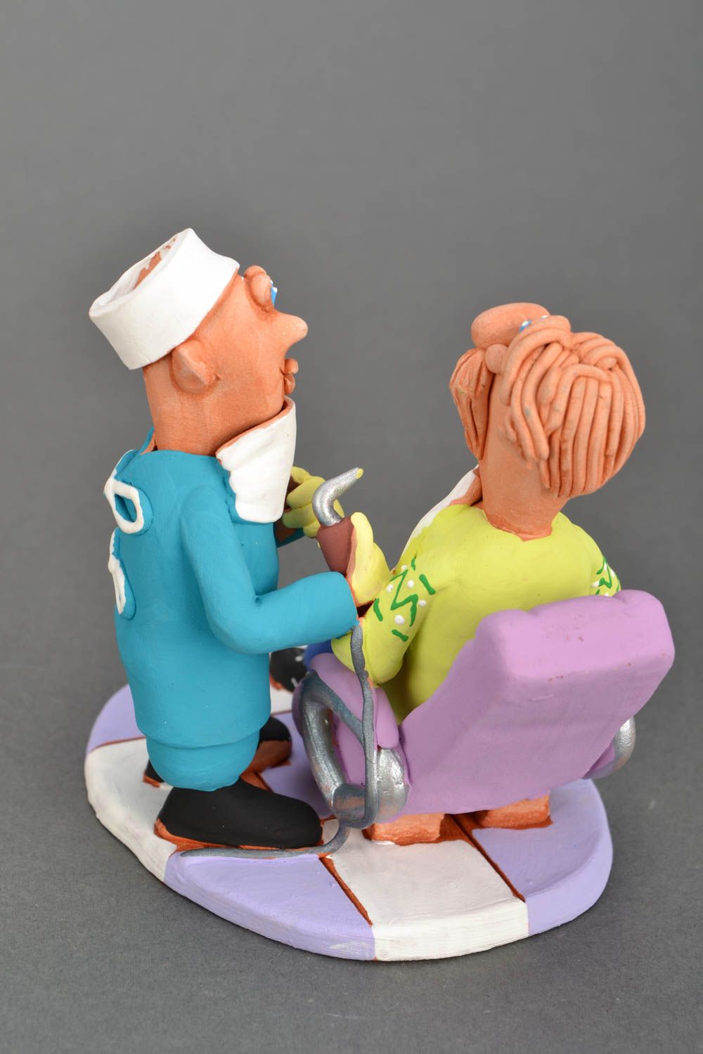 Figurine en terre cuite Dentiste avec patient photo 4