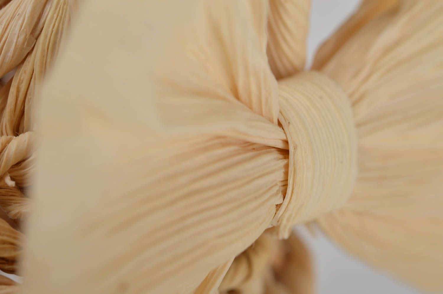 Интерьерная подвеска из кукурузных листьев в виде колокольчика ручной работы фото 4