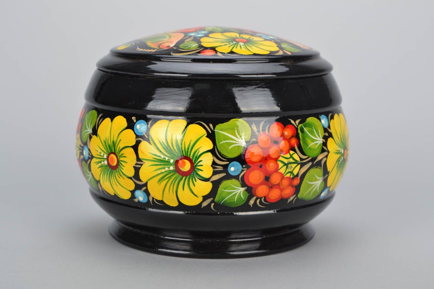 Round wooden jewelry box with painting photo 2