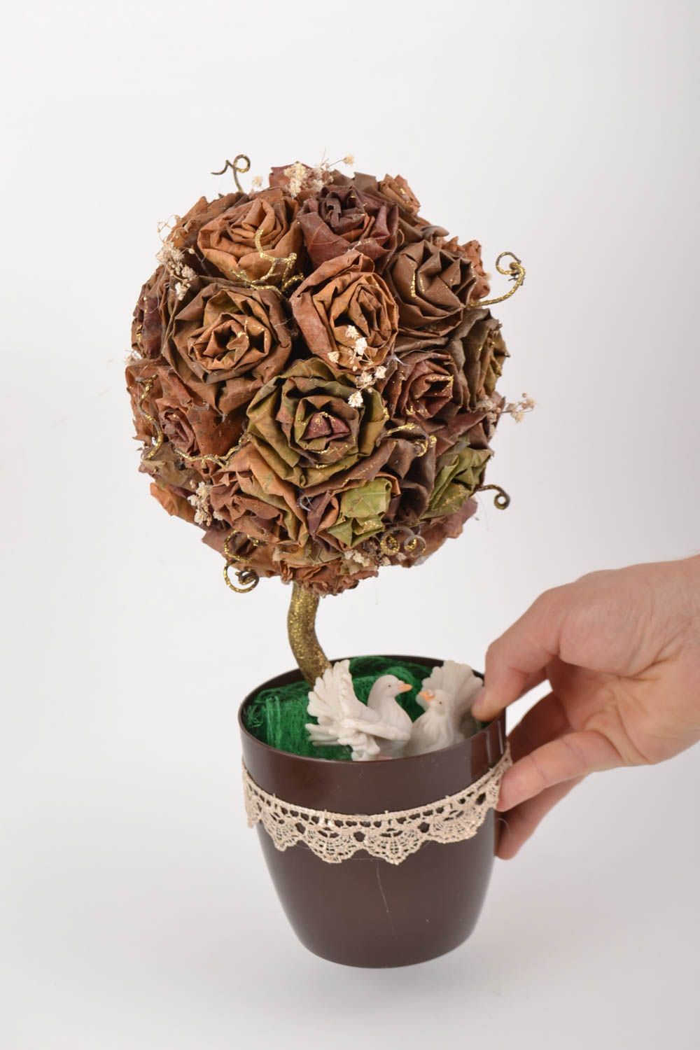 Arbre topiaire artificiel en feuilles séchées marron dans un pot fait main photo 5