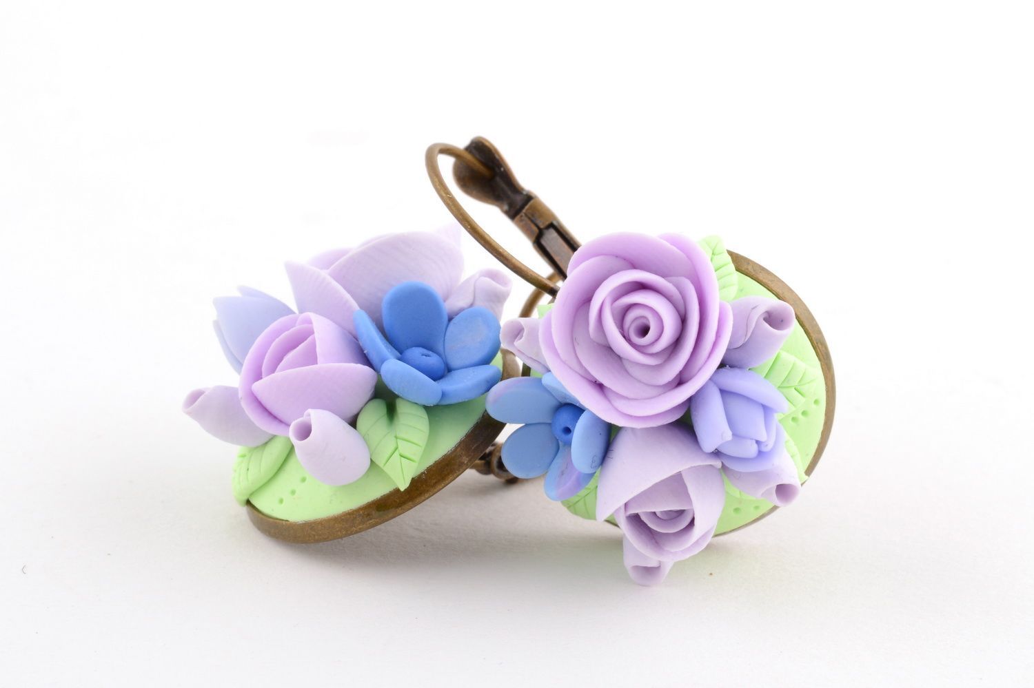 Feierliche Gehänge Ohrringe aus Polymerton mit Blumen zart handgeschaffen schön foto 3