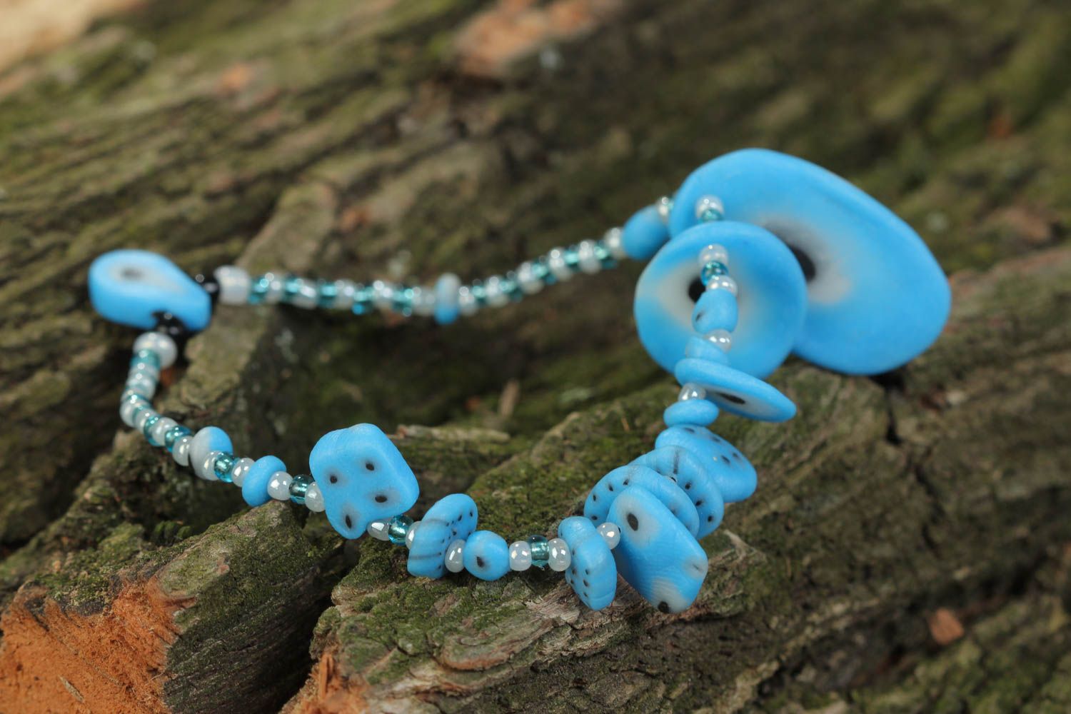 Bracelet bleu en pâte polymère et perles de rocaille fait main élastique photo 2