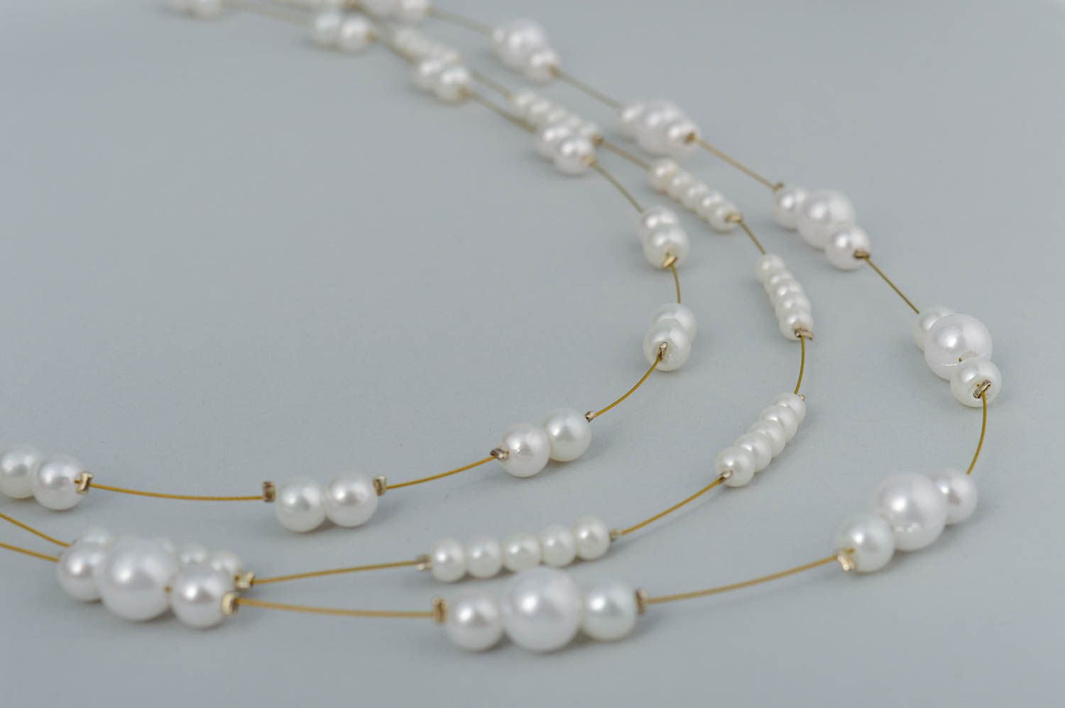 Collier de perles en plastique fait main blanc original élégant classique  photo 4