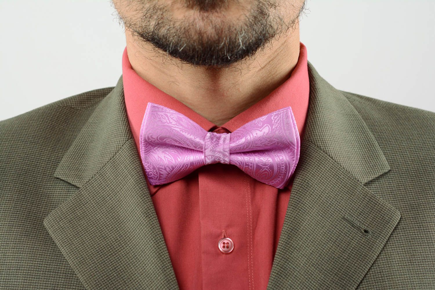 Pink satin bow tie photo 1
