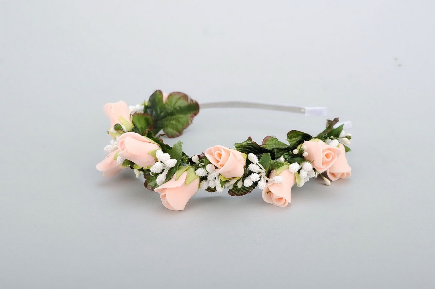 Headband with artificial flowers photo 1