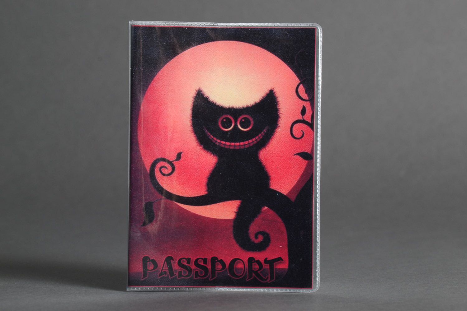 Handgemachte Passhülle mit Motiv lächelnde schwarze Katze am Sonnenuntergang foto 1