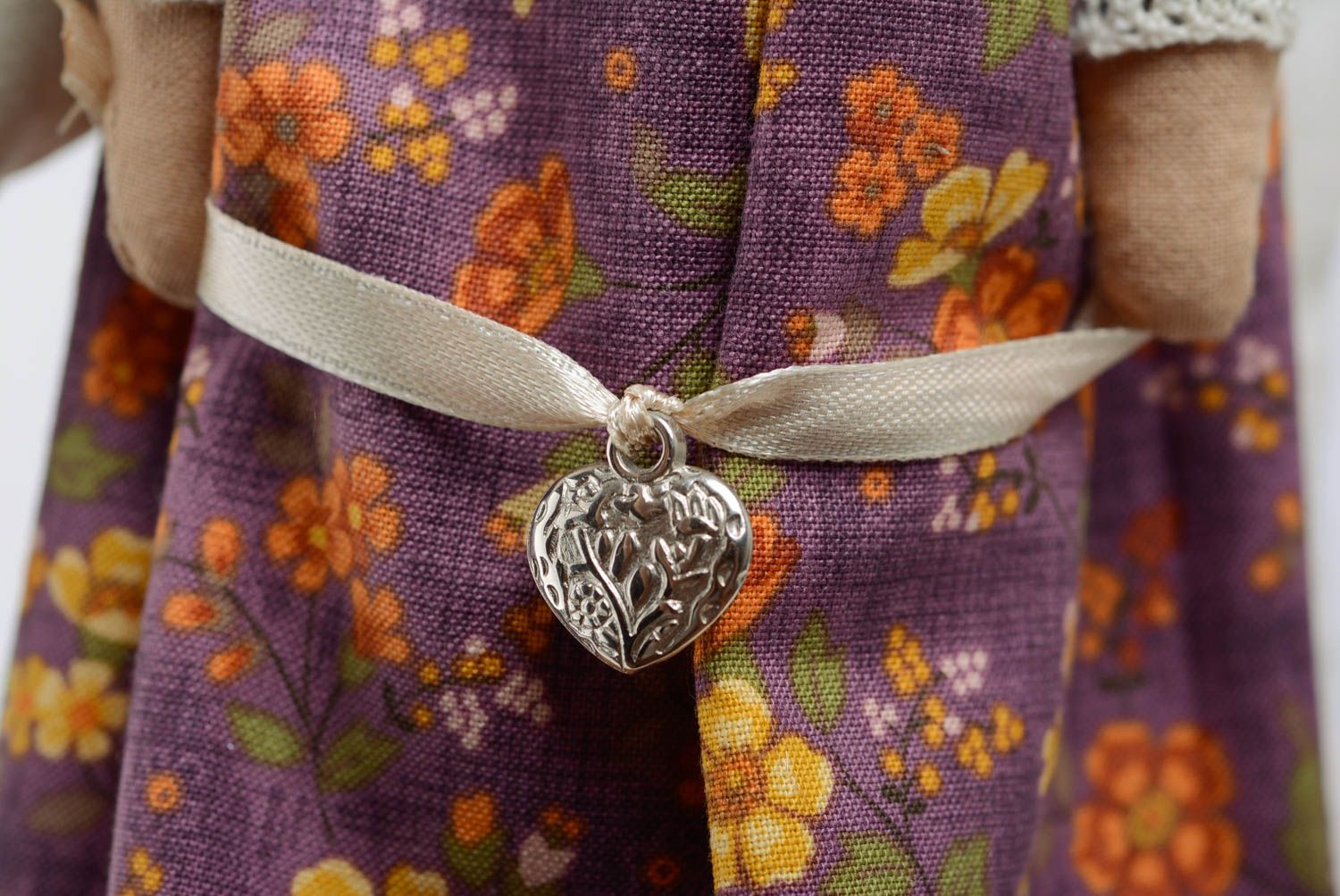 Poupée en tissu faite main molle originale décorative Ange en robe à fleurs photo 5