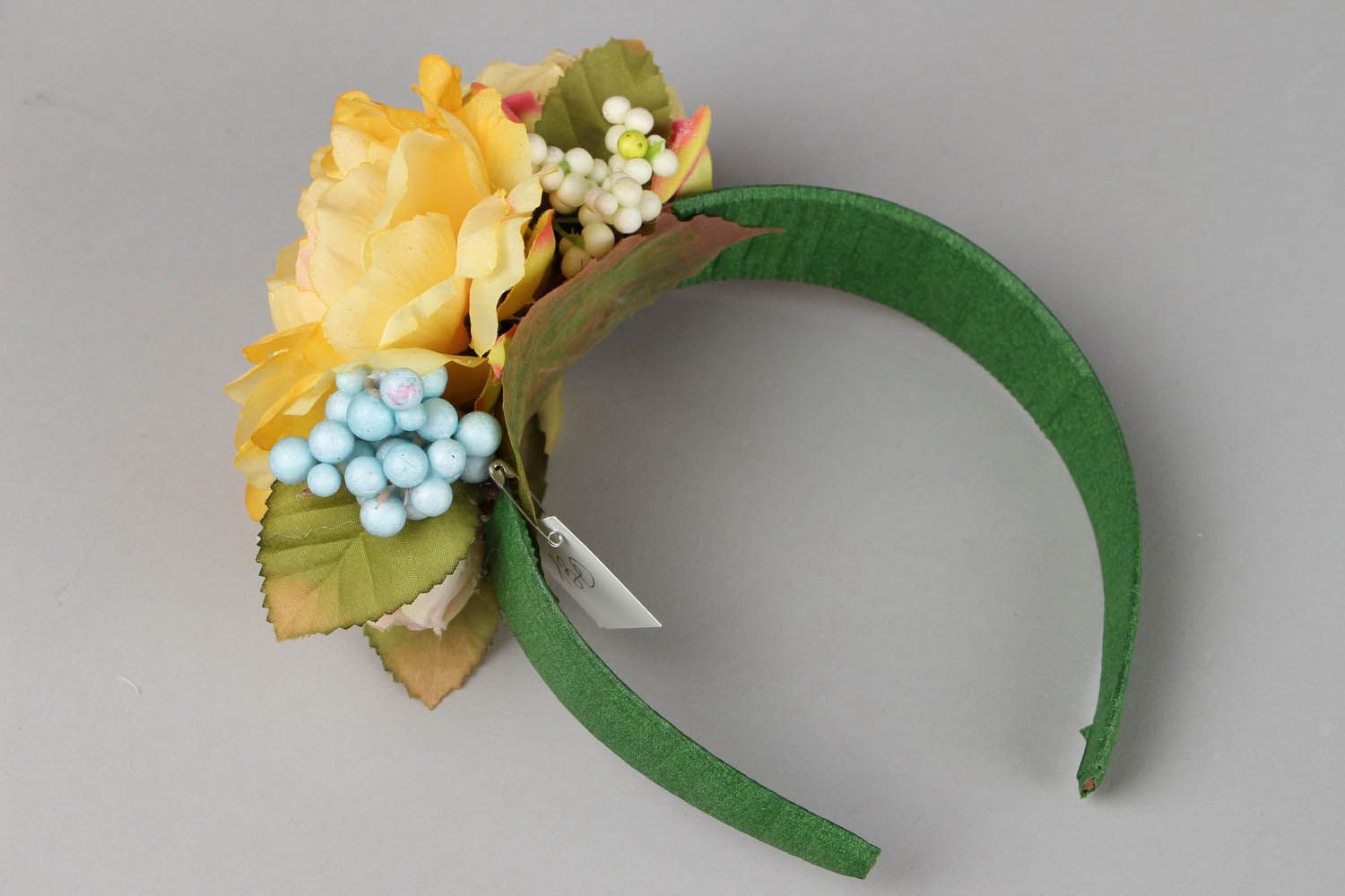 Headband with flowers and berries photo 3