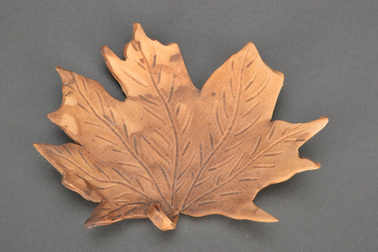 Clay candle holder in the shape of leaf photo 4