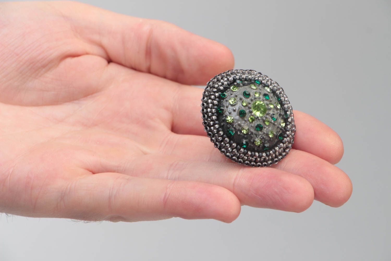 Bague originale en perles de rocaille et bouton faite main ovale bijou stylé photo 5