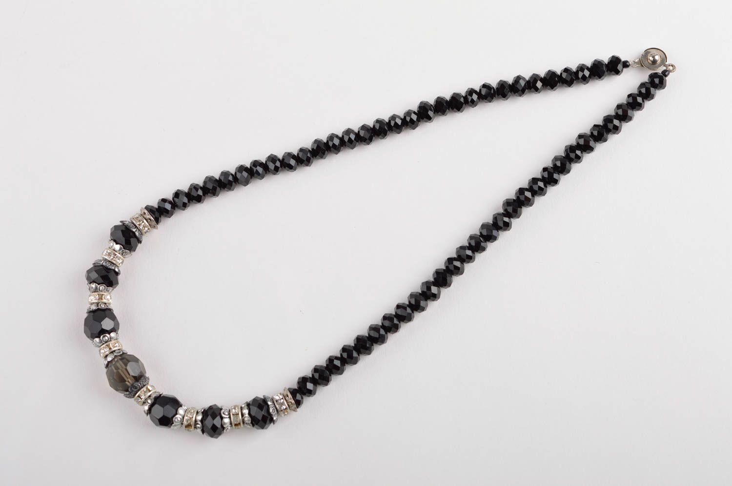Collana di perline fatta a mano originale color nero bigiotteria da donna
 foto 4