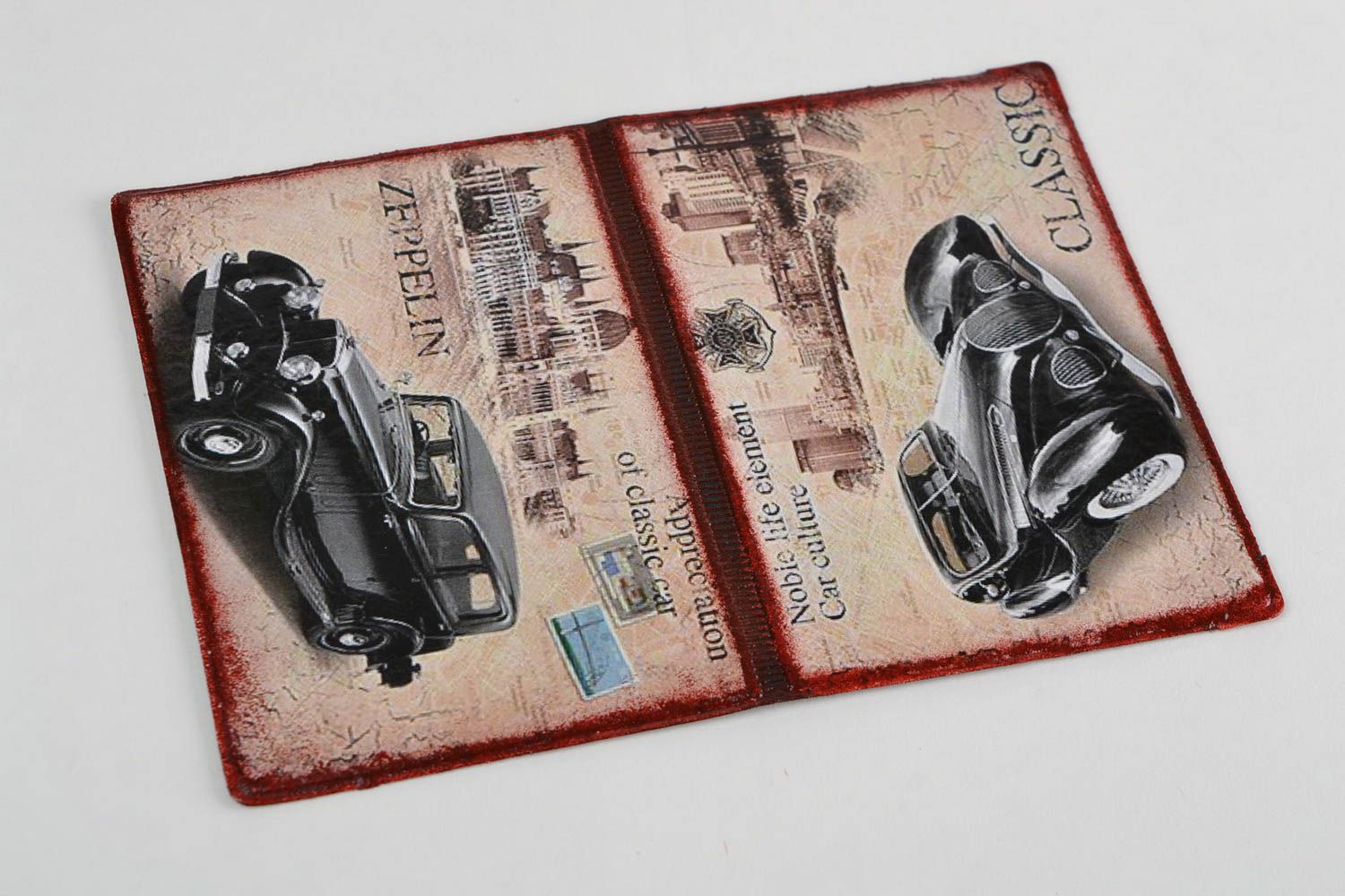 Funda para pasaporte original de decoupage hecha a mano con dibujo de auto retro foto 3