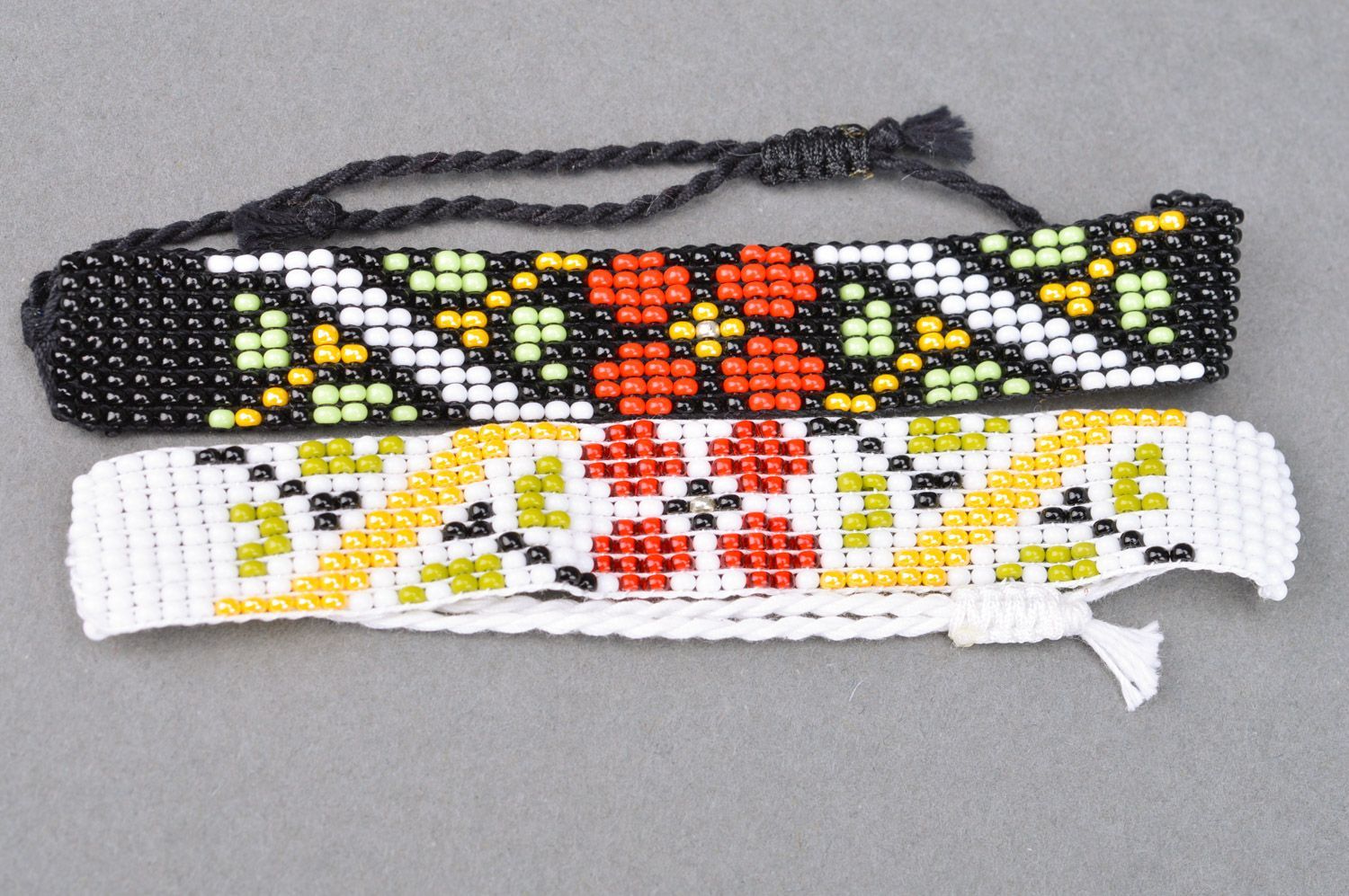 Handgemachtes geflochtenes Schmuckset aus Glasperlen Armbänder im ethnischen Stil 2 Stück foto 2