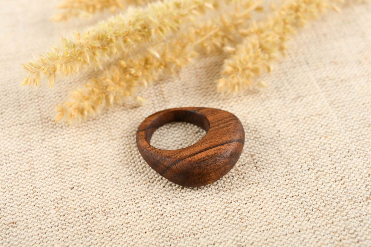 Кольцо из дерева ручной работы дизайнерское украшение изделие из дерева фото 1