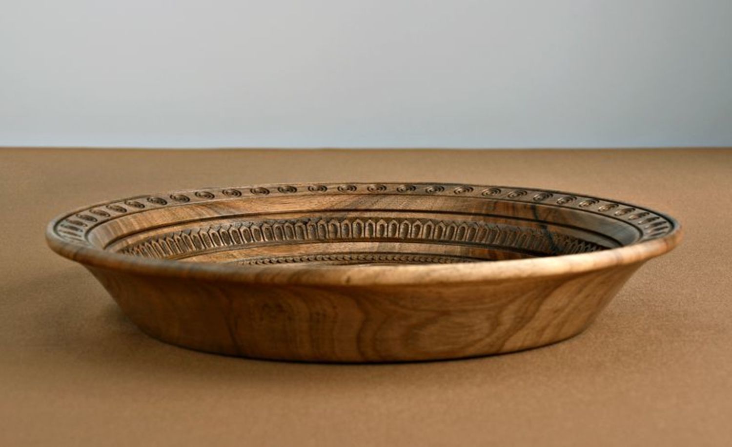 Декоративная деревянная тарелка фото 4