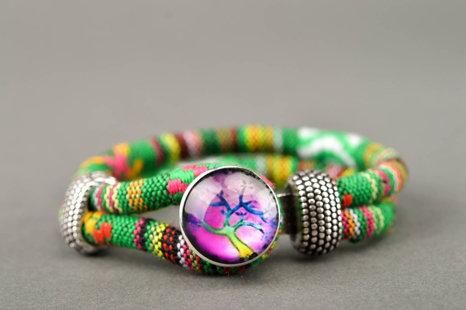 Bracelet tressé vert Bijou fait main design original Cadeau pour femme photo 2